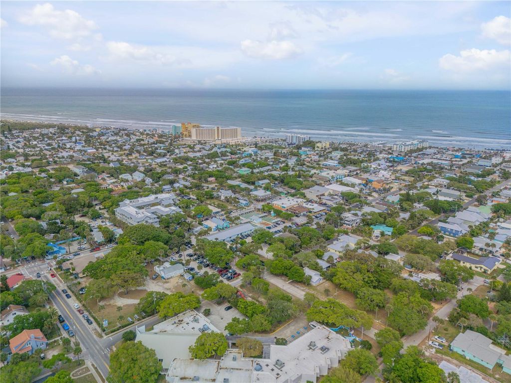 Image 22 of property listing at 214 COLUMBUS AVENUE, New Smyrna Beach, FL 32169