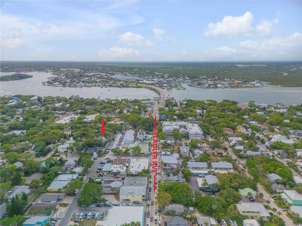 Image 4 of property listing at 214 COLUMBUS AVENUE, New Smyrna Beach, FL 32169