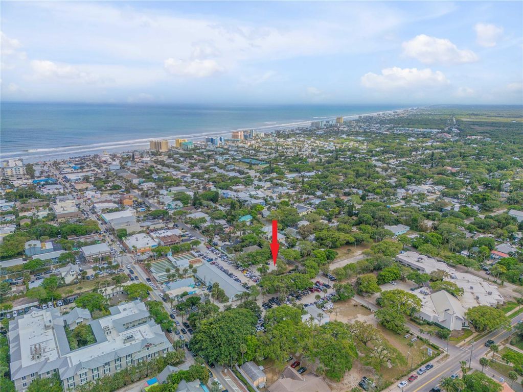 Image 5 of property listing at 214 COLUMBUS AVENUE, New Smyrna Beach, FL 32169