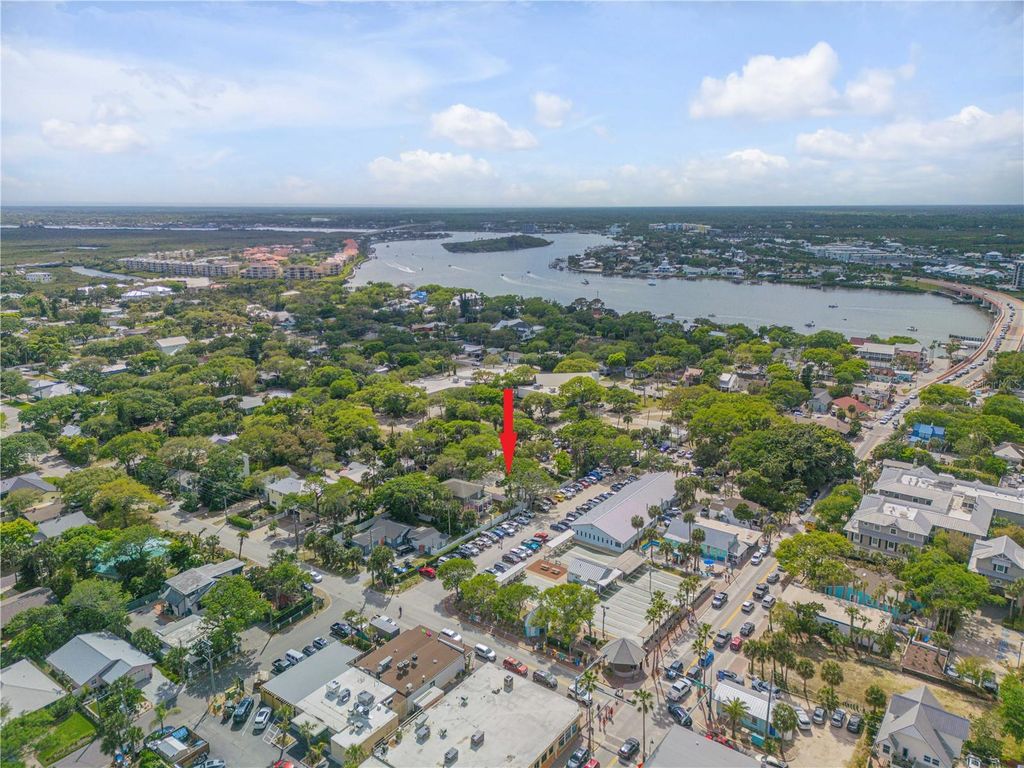 Image 6 of property listing at 214 COLUMBUS AVENUE, New Smyrna Beach, FL 32169