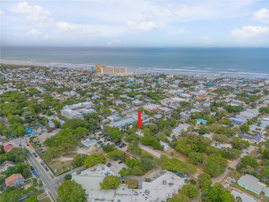 Image 7 of property listing at 214 COLUMBUS AVENUE, New Smyrna Beach, FL 32169