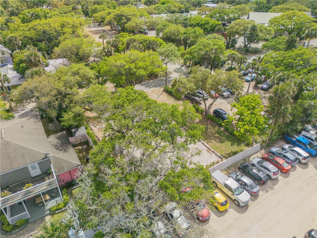 Image 10 of property listing at 214 COLUMBUS AVENUE, New Smyrna Beach, FL 32169