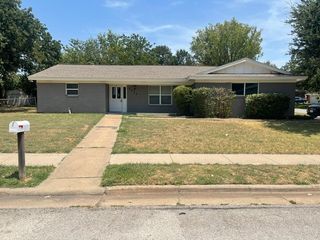 2232 Shady Brook Drive, Bedford, TX 76021