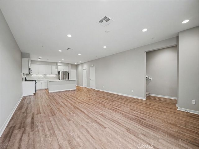 135 Farmhouse Drive 3, Simi Valley, CA 93065