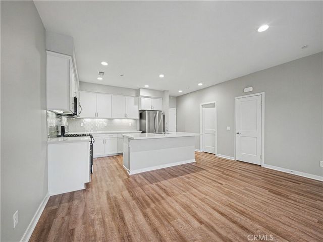 135 Farmhouse Drive 3, Simi Valley, CA 93065