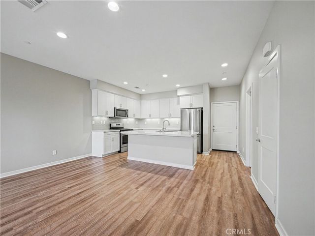 135 Farmhouse Drive 3, Simi Valley, CA 93065