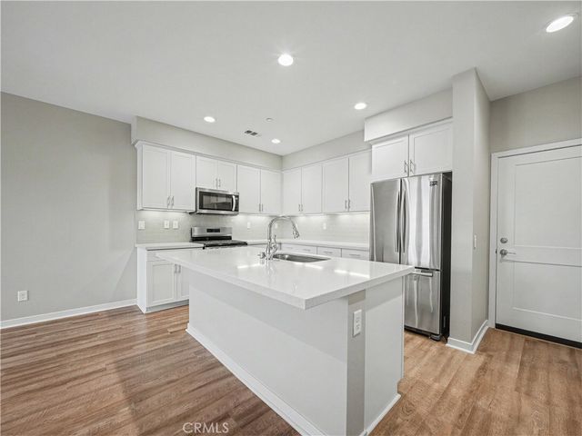 135 Farmhouse Drive 3, Simi Valley, CA 93065