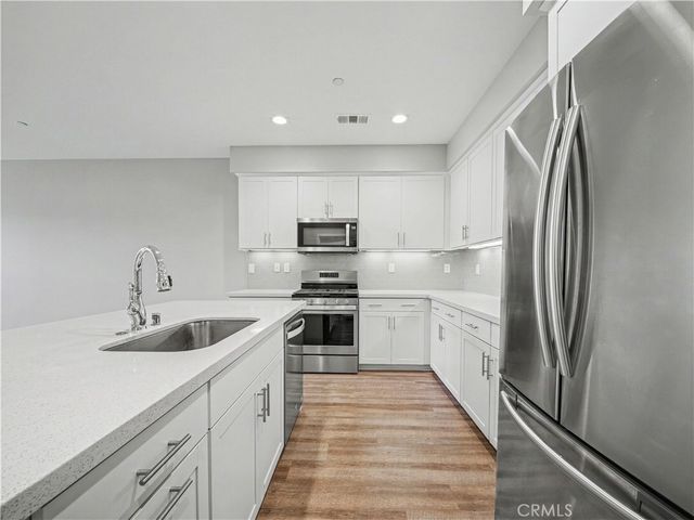 135 Farmhouse Drive 3, Simi Valley, CA 93065