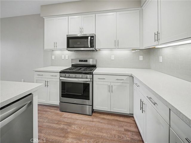 135 Farmhouse Drive 3, Simi Valley, CA 93065