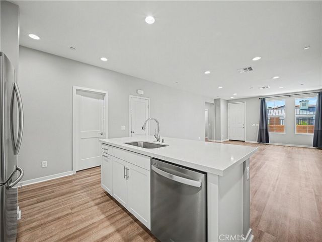 135 Farmhouse Drive 3, Simi Valley, CA 93065