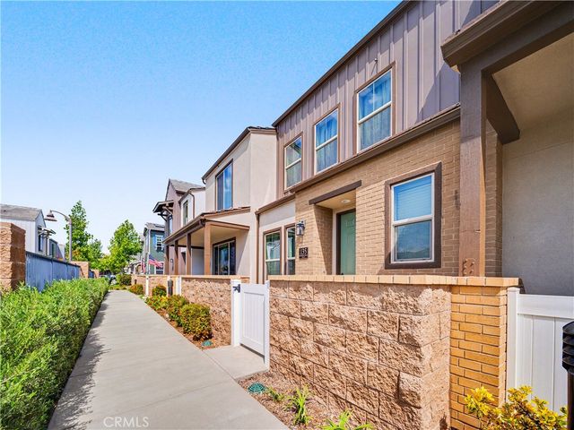 135 Farmhouse Drive 3, Simi Valley, CA 93065