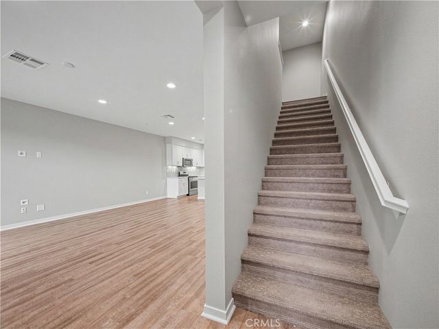 135 Farmhouse Drive 3, Simi Valley, CA 93065