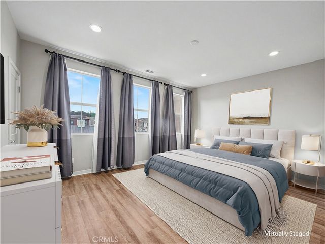 135 Farmhouse Drive 3, Simi Valley, CA 93065
