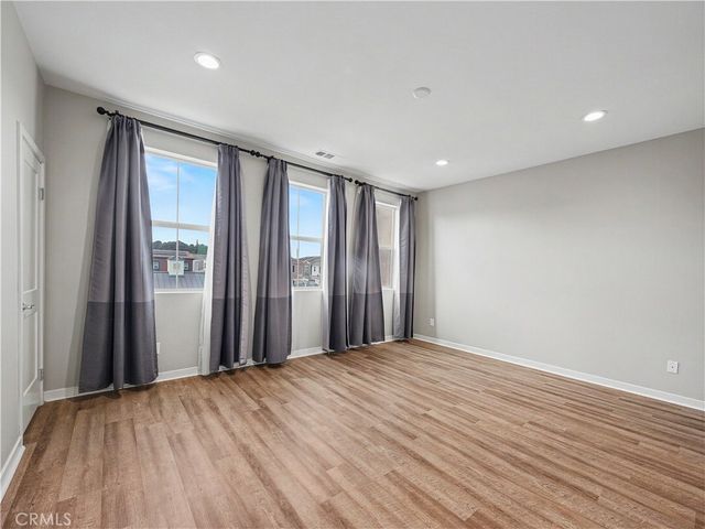 135 Farmhouse Drive 3, Simi Valley, CA 93065
