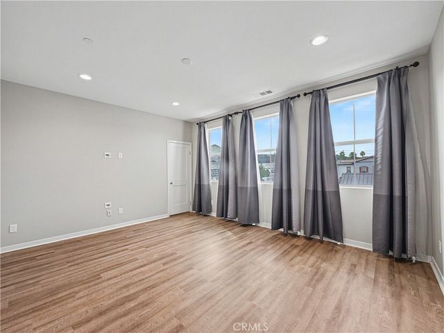 135 Farmhouse Drive 3, Simi Valley, CA 93065