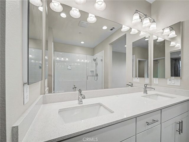 135 Farmhouse Drive 3, Simi Valley, CA 93065