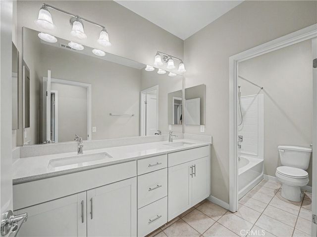 135 Farmhouse Drive 3, Simi Valley, CA 93065