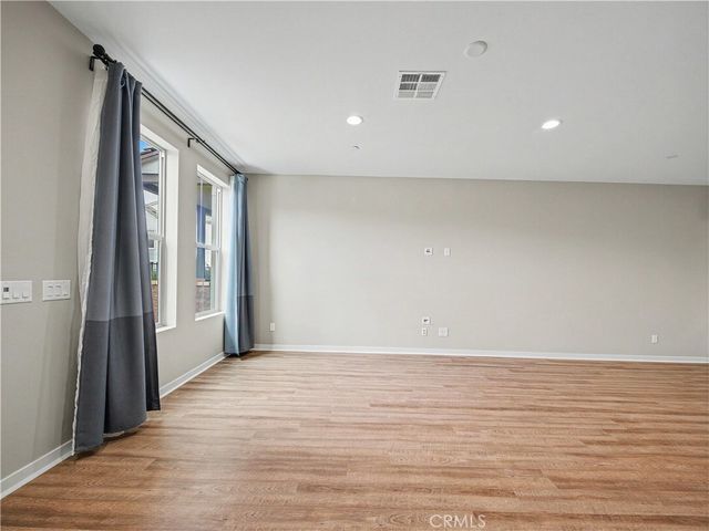 135 Farmhouse Drive 3, Simi Valley, CA 93065