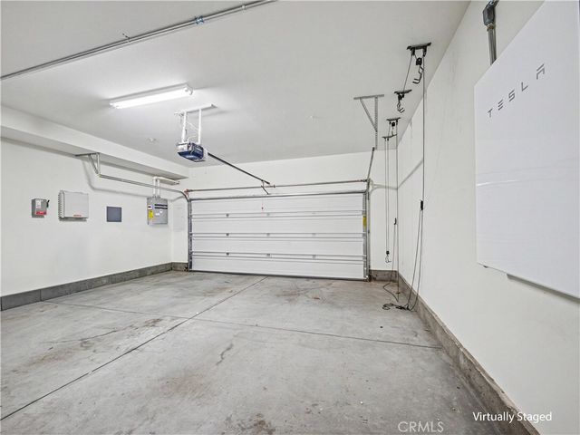 135 Farmhouse Drive 3, Simi Valley, CA 93065