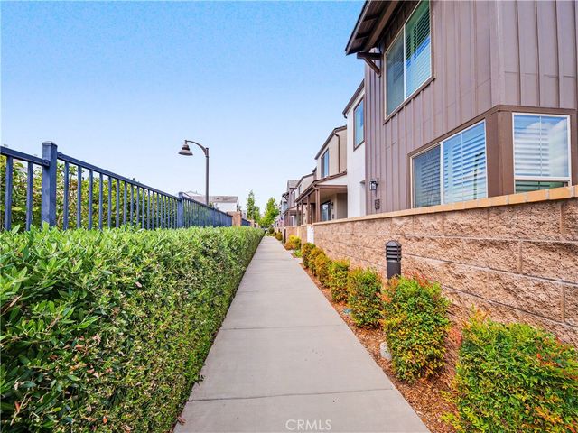 135 Farmhouse Drive 3, Simi Valley, CA 93065