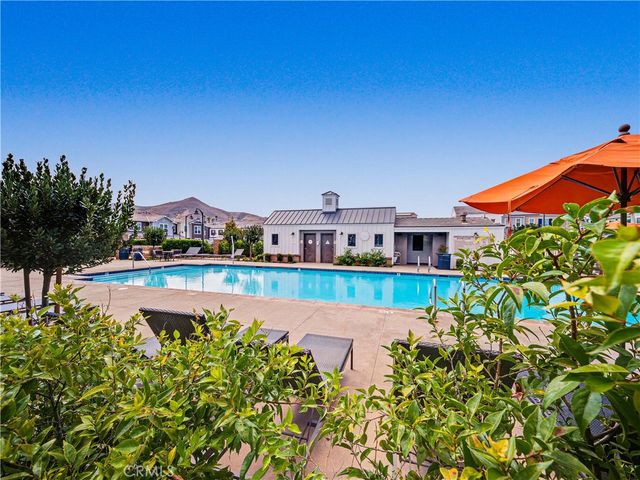135 Farmhouse Drive 3, Simi Valley, CA 93065