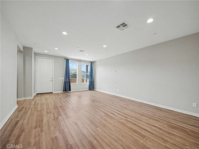 135 Farmhouse Drive 3, Simi Valley, CA 93065