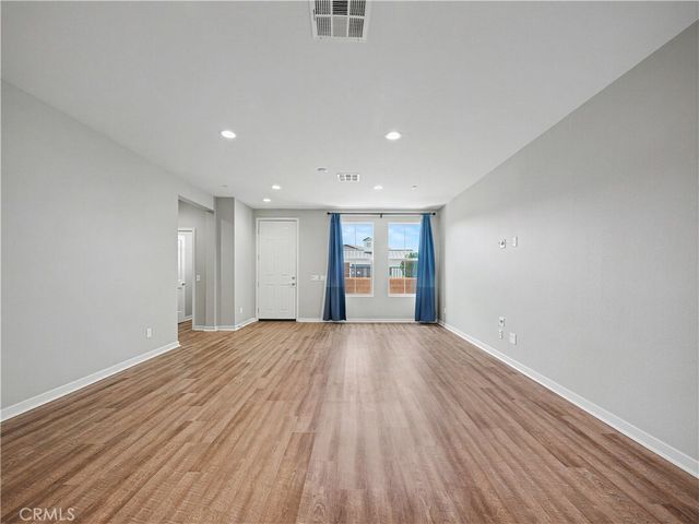 135 Farmhouse Drive 3, Simi Valley, CA 93065