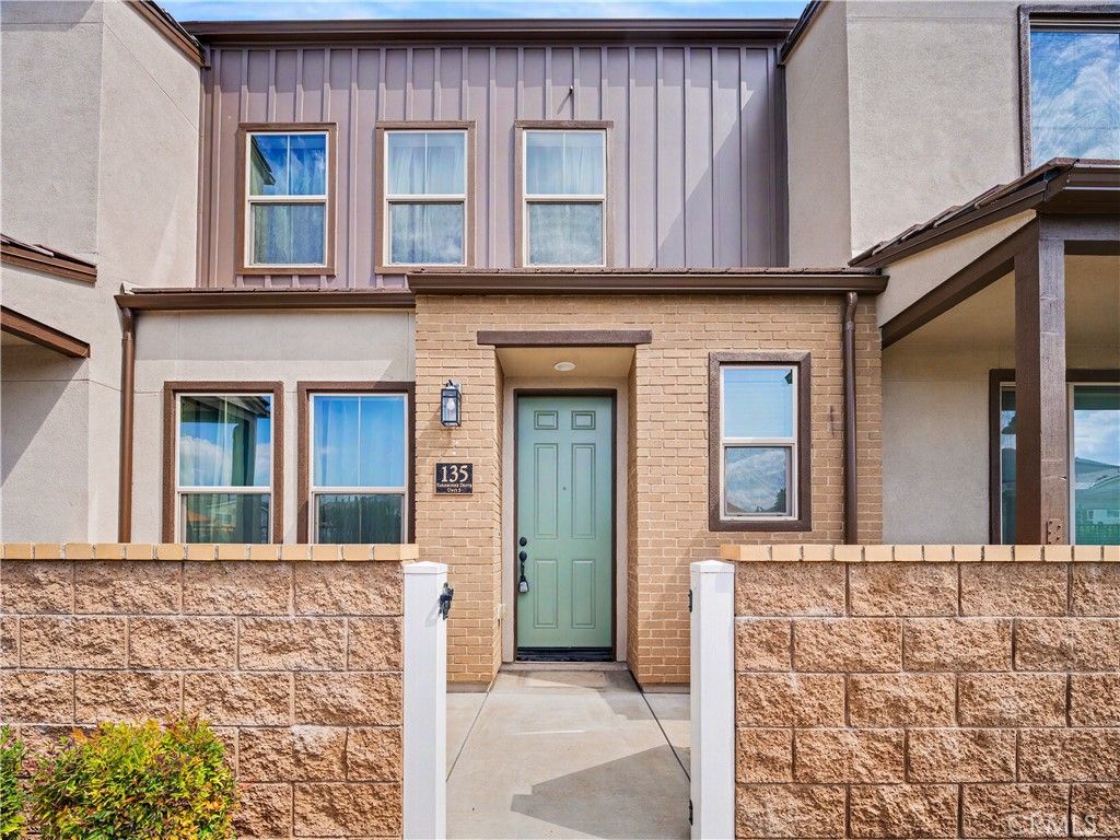 135 Farmhouse Drive 3, Simi Valley, CA 93065