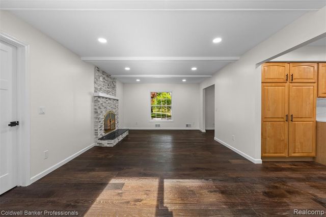 5890 Pinecroft Drive, West Bloomfield, MI 48322