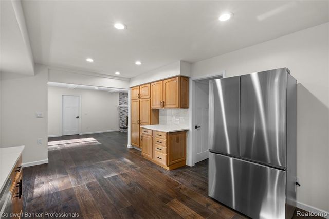 5890 Pinecroft Drive, West Bloomfield, MI 48322