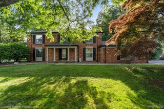 5890 Pinecroft Drive, West Bloomfield, MI 48322
