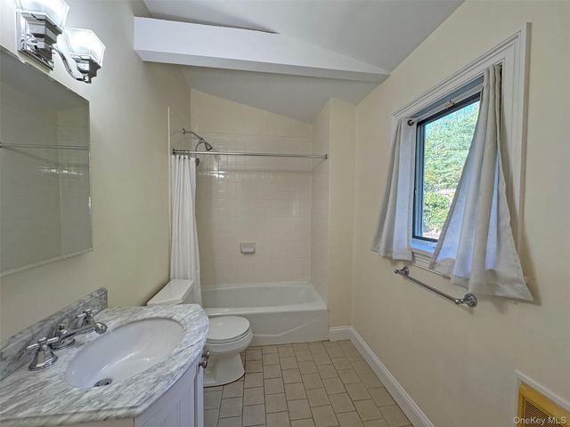 11 Country Ridge Drive, Rye Brook, NY 10573