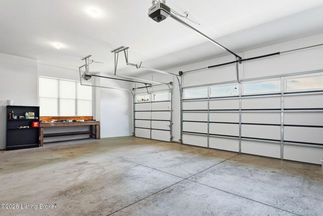 203 Locust Park Pl, Louisville, KY 40245