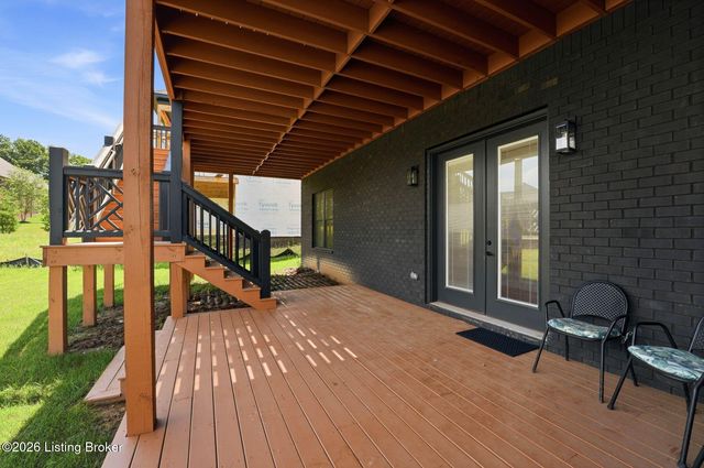 203 Locust Park Pl, Louisville, KY 40245