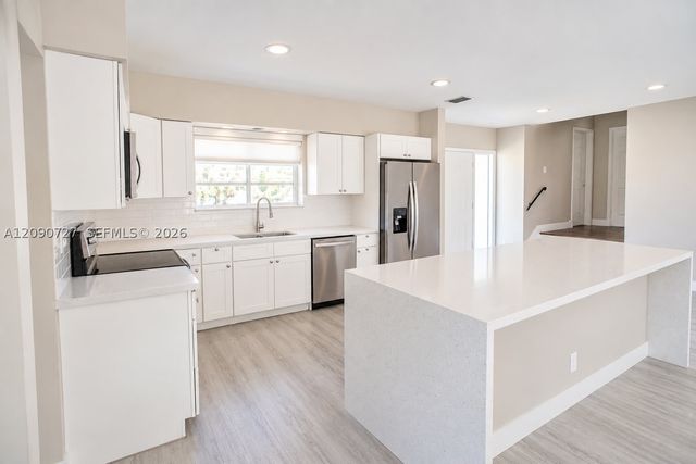 500 East Dr, North Miami Beach, FL 33162