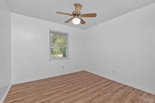 5229 Compass Ct, Pace, FL 32571