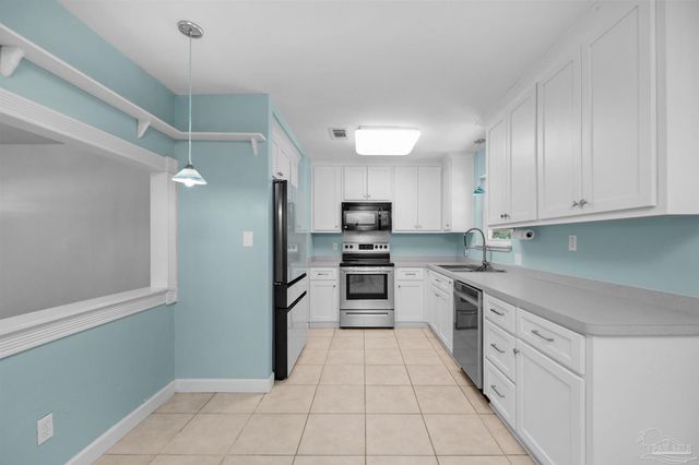 5229 Compass Ct, Pace, FL 32571