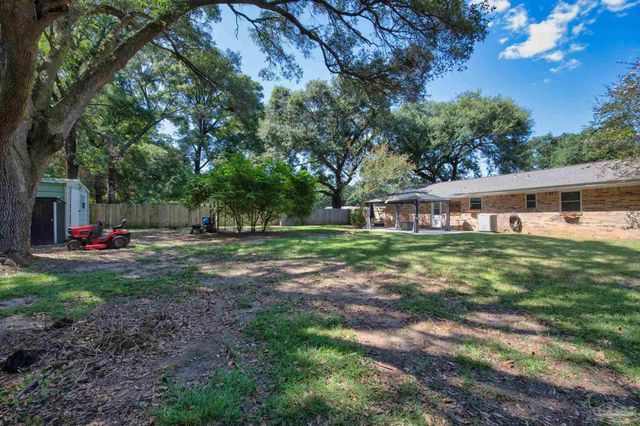 5229 Compass Ct, Pace, FL 32571