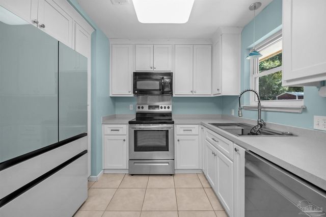 5229 Compass Ct, Pace, FL 32571