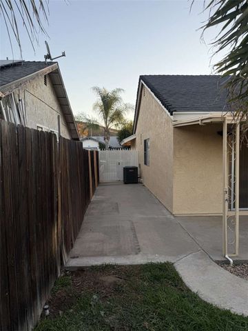 3270 Edgemont Court, San Bernardino, CA 92405
