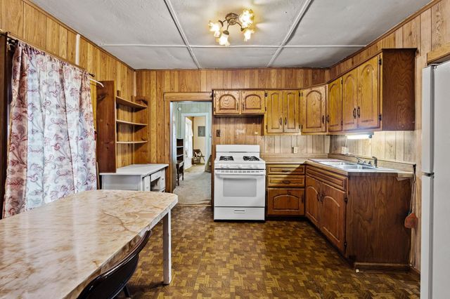 512 S Lamar Avenue, Denison, TX 75021