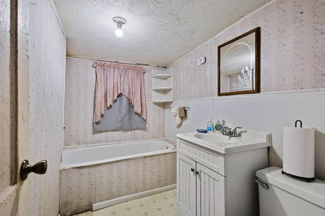 512 S Lamar Avenue, Denison, TX 75021