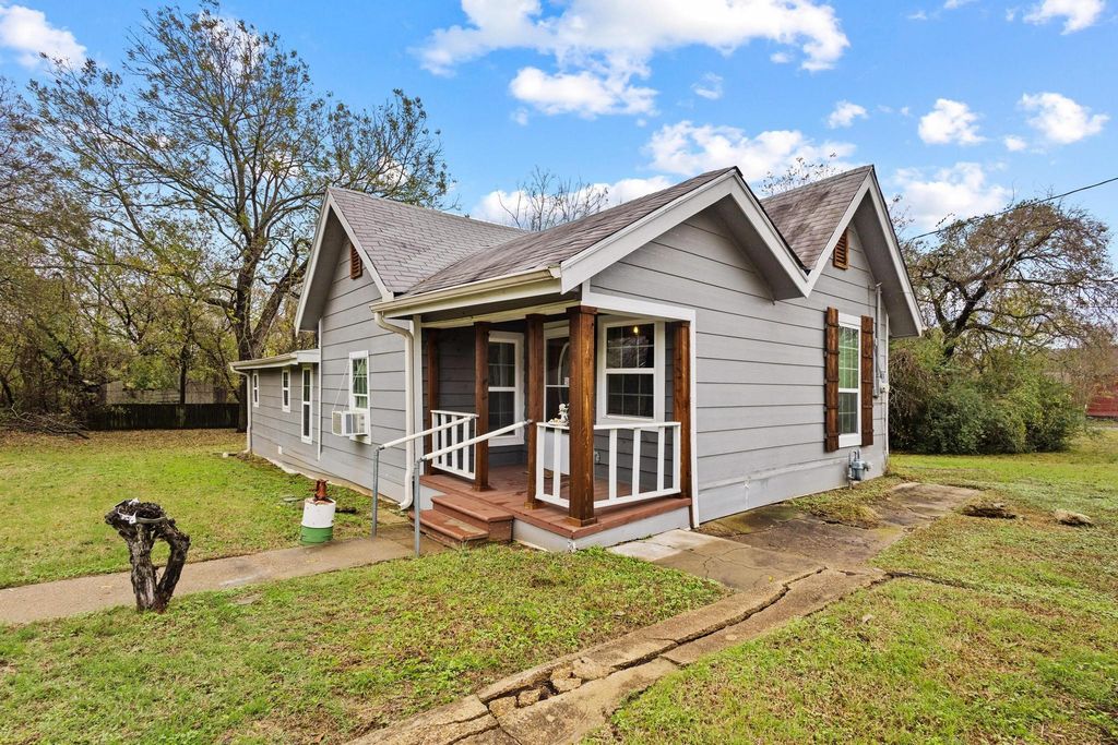 512 S Lamar Avenue, Denison, TX 75021