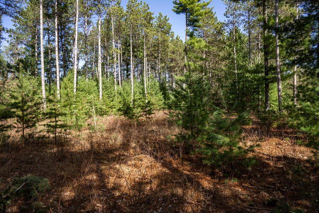 W6090 N Lake Drive, New Lisbon, WI 53950