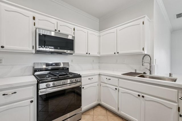 7775 Dersingham Dr, Sacramento, CA 95829