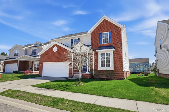 59625 Twin Pines Drive, Lyon Charter Township, MI 48165
