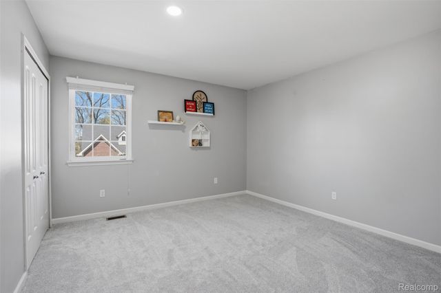 59625 Twin Pines Drive, Lyon Charter Township, MI 48165