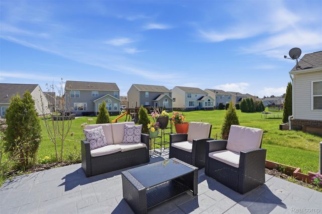 59625 Twin Pines Drive, Lyon Charter Township, MI 48165