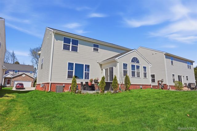 59625 Twin Pines Drive, Lyon Charter Township, MI 48165