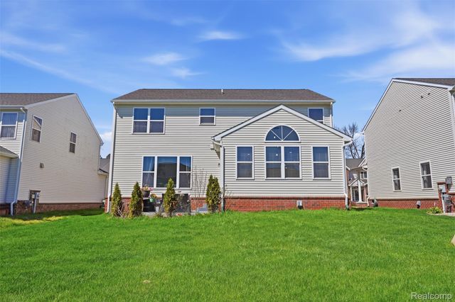 59625 Twin Pines Drive, Lyon Charter Township, MI 48165